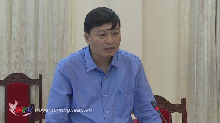 Phó Chủ tịch UBND tỉnh Lê Hồng Vinh phát biểu tại hội nghị.