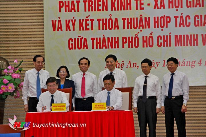 Nghệ An - TP Hồ Chí Minh ký kết thỏa thuận hợp tác phát triển KT-XH giai đoạn 2019-2025