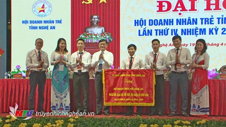 Chủ tịch UBND tỉnh Thái Thanh Quý: Hội Doanh nhân trẻ Nghệ An cần tiếp tục phát huy chức năng, nhiệm vụ, là cánh tay nối dài của chính quyền