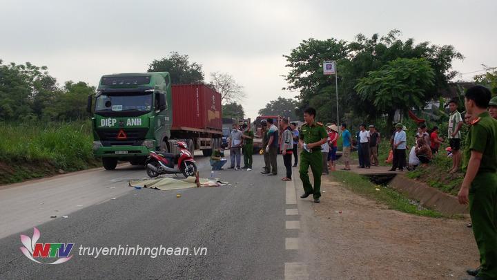 Nghĩa Đàn: Xe máy va chạm với xe tải 1 người tử vong tại chỗ