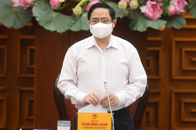 Thủ tướng Phạm Minh Chính chủ trì cuộc họp khẩn về phòng chống COVID-19. (Ảnh: VGP)