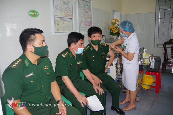 Sáng 30/4: Hơn nửa triệu người Việt Nam đã tiêm vắc xin phòng COVID-19
