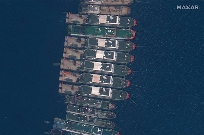 Hình ảnh vệ tinh cho thấy các tàu Trung Quốc neo đậu tại đá Ba Đầu. (Ảnh: Lực lượng vũ trang Philippines)