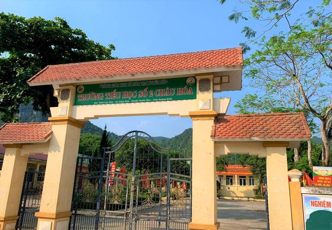 Trường Tiểu học số 2 Châu Hóa, huyện Tuyên Hóa - nơi xảy ra vụ việc đầy hy hữu trên