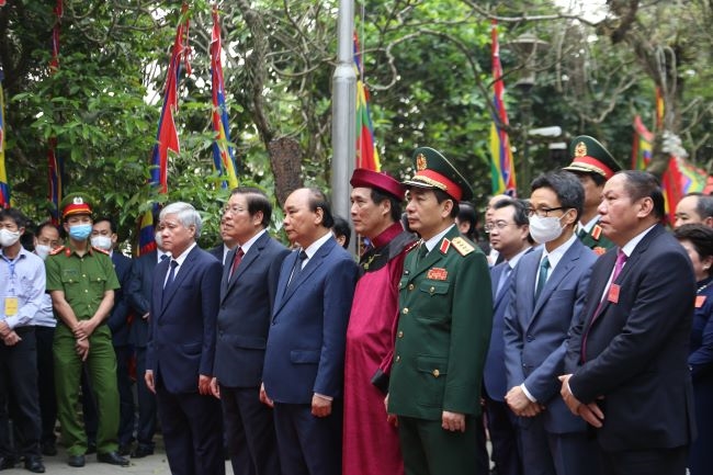  Chủ tịch nước Nguyễn Xuân Phúc cùng một số lãnh đạo Đảng và Nhà nước dâng hương tại Lễ hội Đền Hùng 2022 