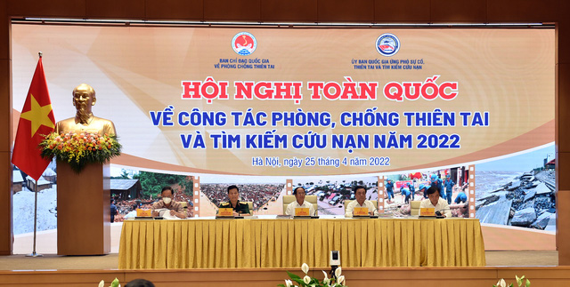 Phó Thủ tướng Lê Văn Thành, Trưởng Ban Chỉ đạo quốc gia về PCTT, Chủ tịch Uỷ ban quốc gia Ứng phó sự cố thiên tai và TKCN chủ trì Hội nghị - Ảnh: VGP
