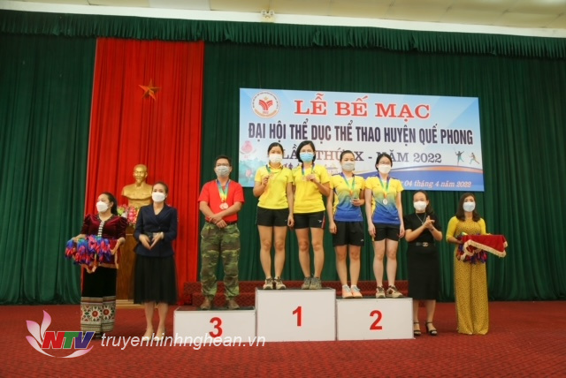 Trao 324 huy chương cho các vận động viên tham dự Đại hội TDTT huyện Quế Phong