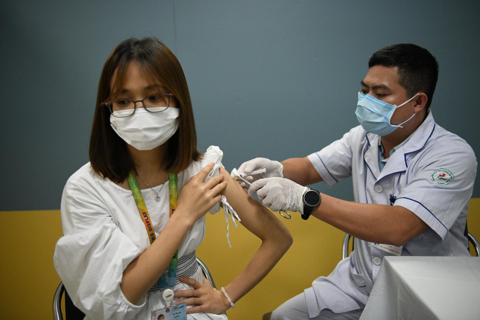 Người dân tại Hà Nội đã tiêm vaccine Covid-19 trong thời gian qua.  