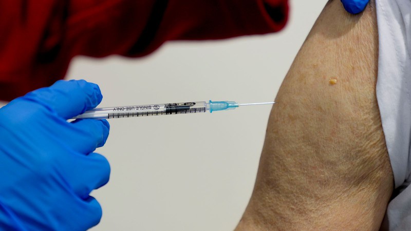 Một người đàn ông Đức tiêm đến 90 mũi vaccine ngừa COVID-19