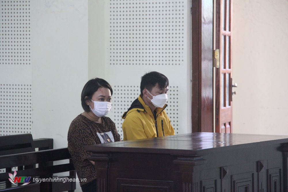 Nguyễn Thùy Lê và Lô Văn Nhất trong phiên xét xử