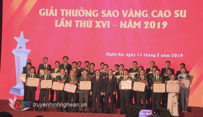 Trao giải thưởng Sao vàng Cao su lần thứ XVI và giải thưởng Thanh niên tiêu biểu ngành Cao su Việt Nam lần thứ VII
