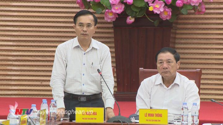 Phó Chủ tịch UBND tỉnh Lê Ngọc Hoa phát biểu tại phiên họp.