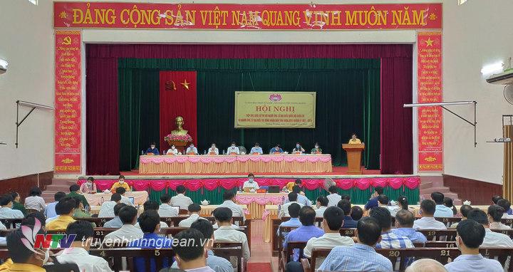 Các ứng cử viên Đại biểu Quốc hội và HĐND tỉnh tiếp xúc cử tri huyện Tương Dương