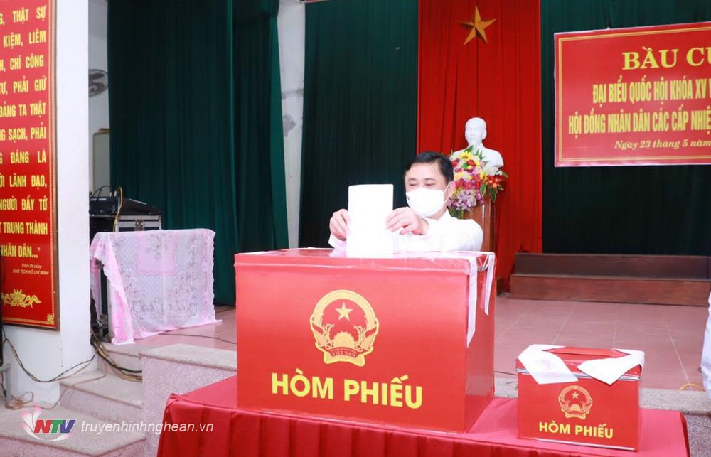 Bí thư Tỉnh ủy Thái Thanh Quý tham gia bỏ phiếu bầu cử đại biểu Quốc hội khóa XV và HĐND các cấp nhiệm kỳ 2021-2026