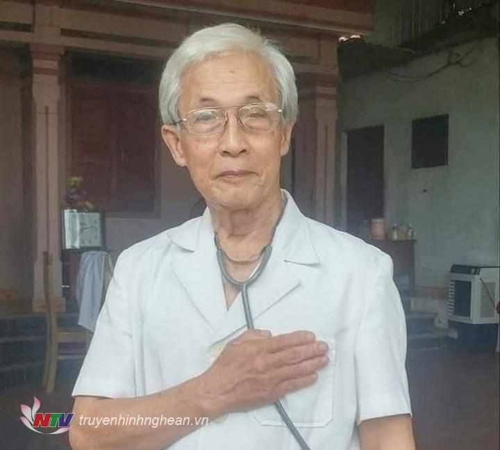 Bác sĩ 78 tuổi viết đơn tình nguyện đi chống dịch COVID-19