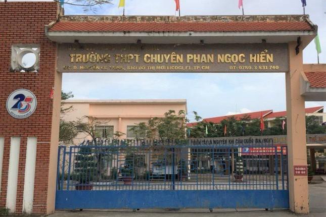 Trường THPT chuyên Phan Ngọc Hiển.