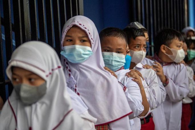Trẻ em ở Indonesia - Ảnh: REUTERS