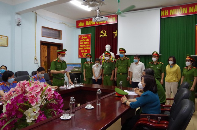 Nhận hơn 1 tỷ 'hoa hồng' của Việt Á, Giám đốc CDC Hà Giang cùng 2 thuộc cấp bị bắt