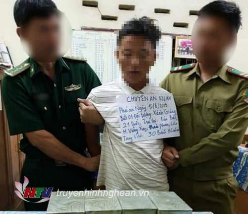 Lực lượng BĐBP Nghệ An: Bắt đối tượng người Lào vận chuyển 30 bánh heroin