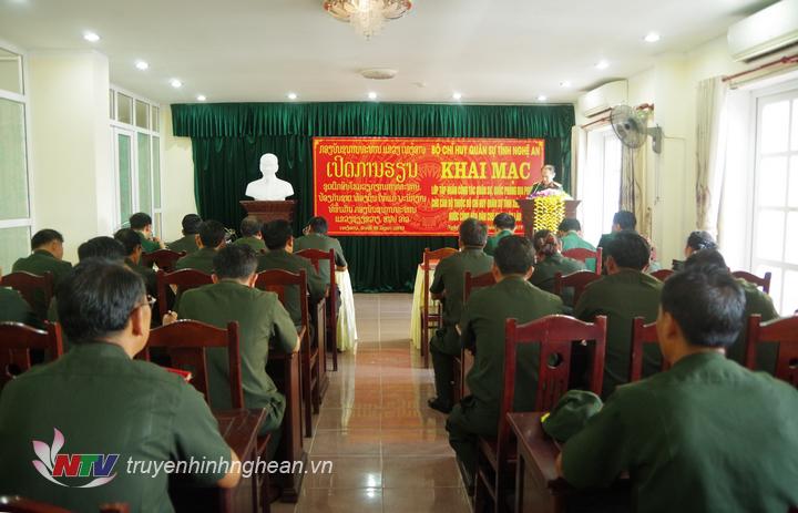 Bồi dưỡng kiến thức QS - QP địa phương cho cán bộ LLVT tỉnh Xiêng Khoảng (Lào)