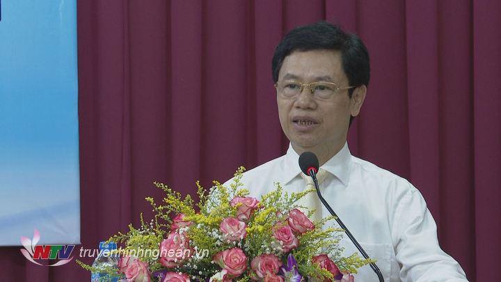 Phó Bí thư thường trực Tỉnh ủy Nguyễn Xuân Sơn phát biểu giao nhiệm vụ cho đồng chí Nguyễn Thị Thơm.