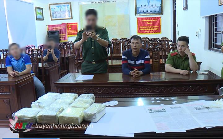 Công an Nghệ An: Bắt đối tượng người Mông vận chuyển 10kg ma túy tổng hợp
