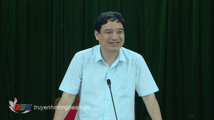 Bí thư Tỉnh ủy Nguyễn Đắc Vinh phát biểu chỉ đạo phiên họp.