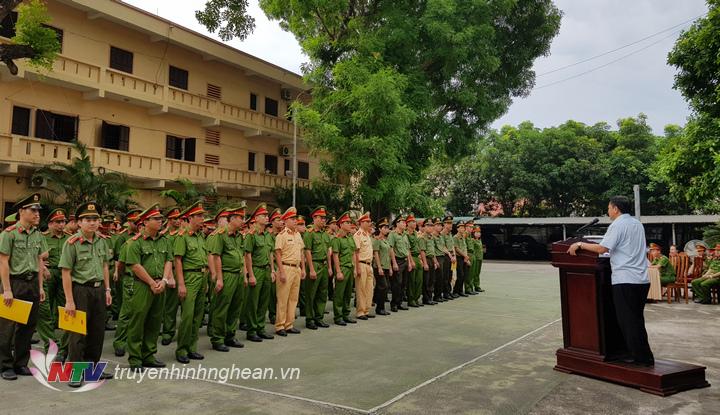 Toàn bộ cán bộ chiến sỹ Công an huyện Diễn Châu hưởng ứng lễ phát động.