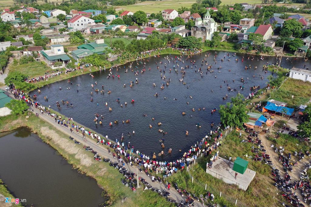 Vừa qua, lễ hội nơm bàu ở thôn Bàu Mực, xóm Thái Thịnh, xã Nghi Thái, Nghi Lộc (Nghệ An), thu hút hàng trăm người dân địa phương tham gia sau nhiều năm không được tổ chức.