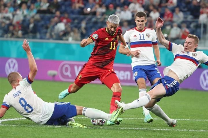 Đội tuyển Bỉ (áo đỏ) giành 3 điểm trong trận ra quân tại EURO 2020.