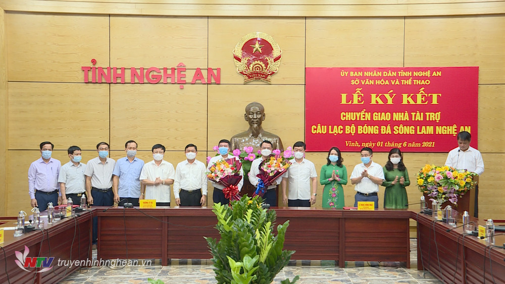 Ký kết chuyển giao nhà tài trợ CLB bóng đá Sông Lam Nghệ An