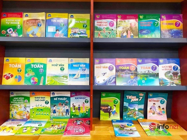 Bộ GD&ĐT nghiêm cấm việc vận động học sinh, hoặc cha mẹ học sinh mua sách goài danh mục sách giáo khoa đã được Bộ phê duyệt.