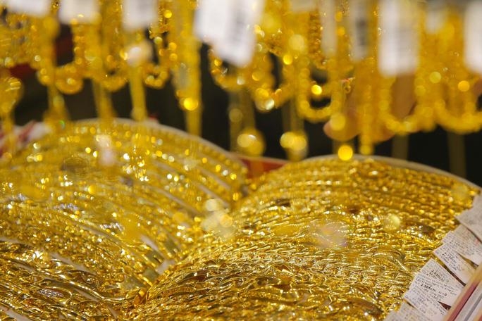 Vàng thế giới giảm giá kéo vàng trong nước đi lùi.