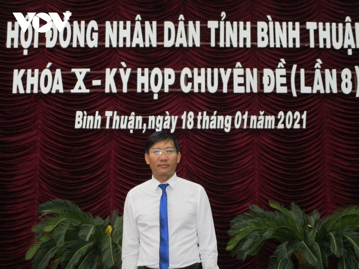 Ông Nguyễn Đức Hòa (người đứng), nguyên Phó Chủ tịch UBND tỉnh Bình Thuận