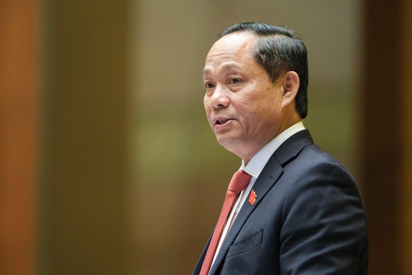 Phó Chủ tịch QH Trần Quang Phương thông báo với QH việc Trung ương triệu tập Hội nghị bất thường chiều 6-6.