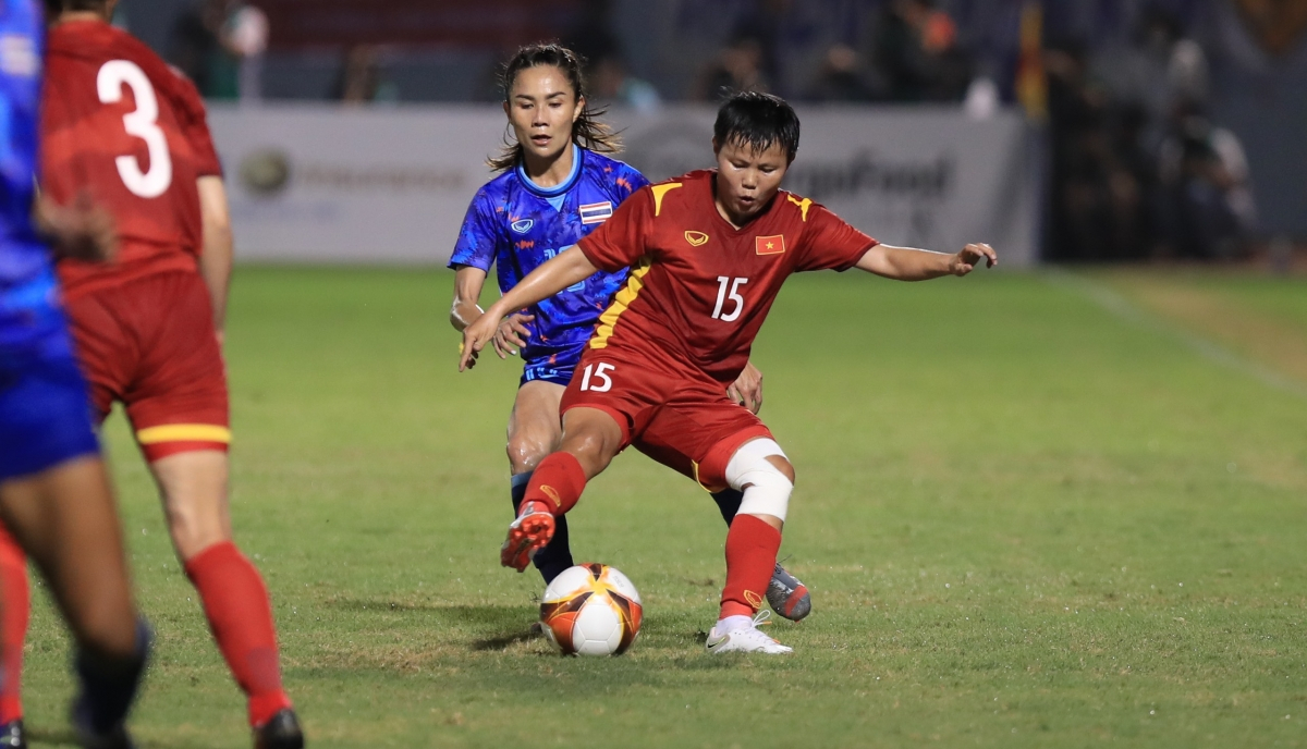 ĐT nữ Việt Nam bỏ xa Thái Lan trên bảng xếp hạng FIFA. (Ảnh: Trường Giang). 