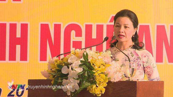 Phó Cục trưởng Cục Văn thư - Lưu trữ Nhà nước Nguyễn Thị Nga phát biểu bày tỏ tri ân các cán bộ "đi B". 