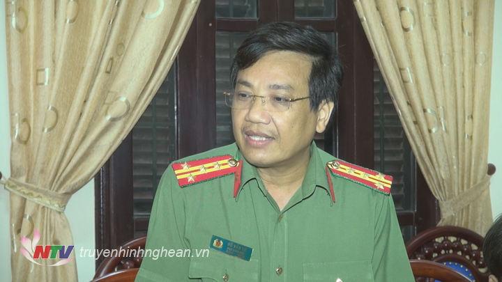 Đại tá Hồ Văn Tứ - Phó Giám đốc Công an tỉnh phát biểu tại hội nghị.