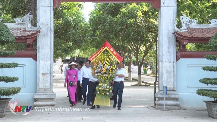 Ban Tuyên giáo Tỉnh ủy dâng hương tưởng niệm Chủ tịch Hồ Chí Minh