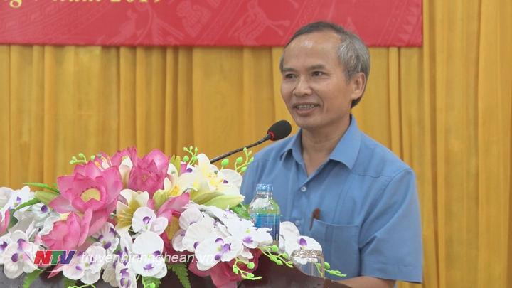Ông Lưu Công Vinh - Phó Giám đốc Sở Nội vụ, Trưởng Ban Tôn giáo tỉnh báo cáo kết quả công tác quản lý nhà nước về tôn giáo 6 tháng đầu năm. 
