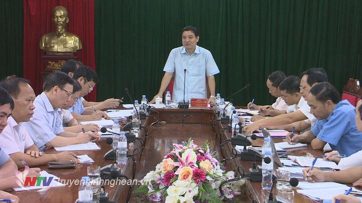 Bí thư Tỉnh ủy Nguyễn Đắc Vinh kiểm tra tình hình thực hiện Nghị quyết Đại hội Đảng bộ tỉnh lần thứ XVIII tại Ban Tổ chức Tỉnh ủy