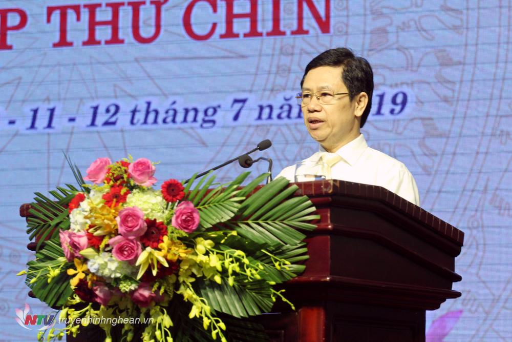 Đồng chí Nguyễn Xuân Sơn - Phó Bí thư Thường trực Tỉnh ủy, Chủ tịch HĐND tỉnh đọc lời khai mạc kỳ họp. 