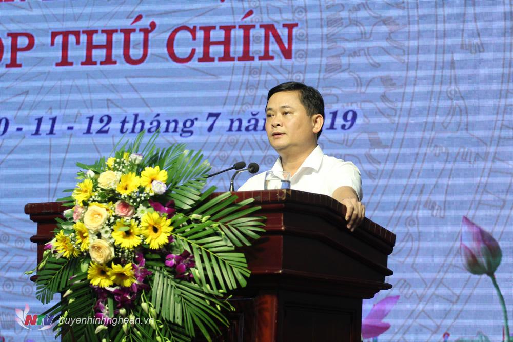 Chủ tịch UBND tỉnh Thái Thanh Quý phát biểu tại phiên thảo luận tại hội trường.