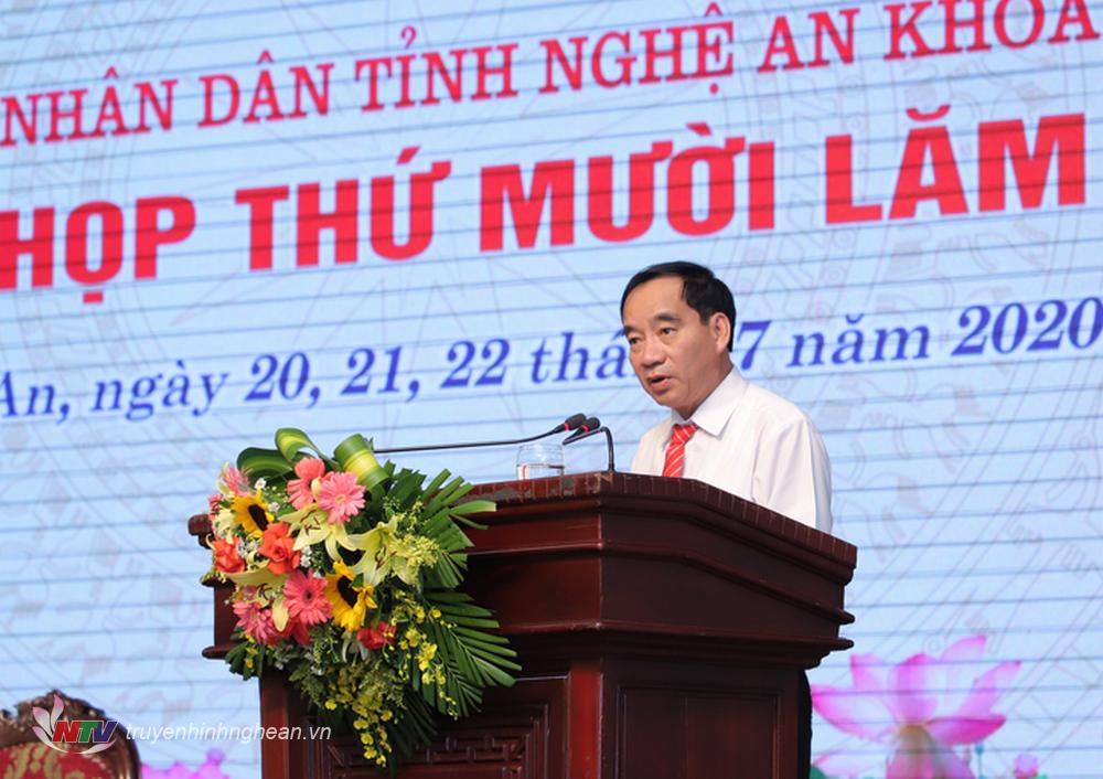 Ông Hoàng Viết Đường -Phó Chủ tịch HĐND tỉnh nêu nội dung định hướng thảo luận tại phiên thảo luận tổ chiều nay.
