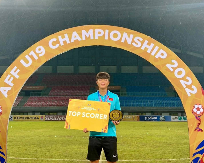 Quốc Việt là nhân tố chủ lực của U19 Việt Nam, bên cạnh 2 cầu thủ vừa trở về từ vòng chung kết U23 châu Á là Văn Trường, Văn Khang. Ảnh: FBNV.