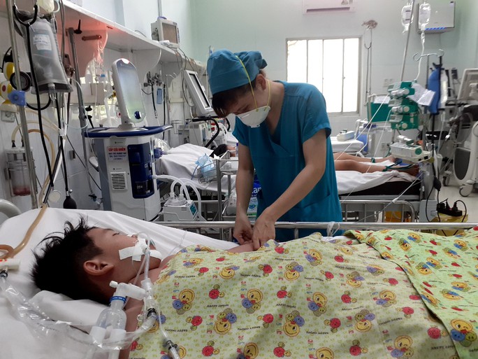 Các bệnh viện trên địa bàn TP HCM tiếp nhận nhiều trường hợp trẻ mắc SXH trong tình trạng nặng.