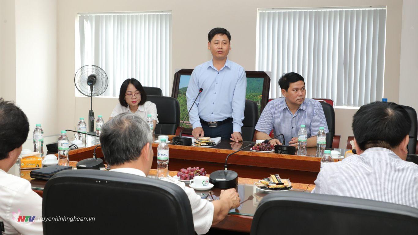  
Giám đốc Đài PTTH Nghệ An Trần Minh Ngọc giới thiệu những thông tin cơ bản và những nét mới trong hoạt động sản xuất chương trình, các kênh phát sóng và các nền tảng số hiện nay của NTV.