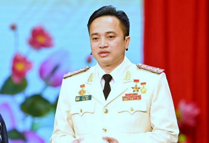 Đại tá Mai Hoàng.