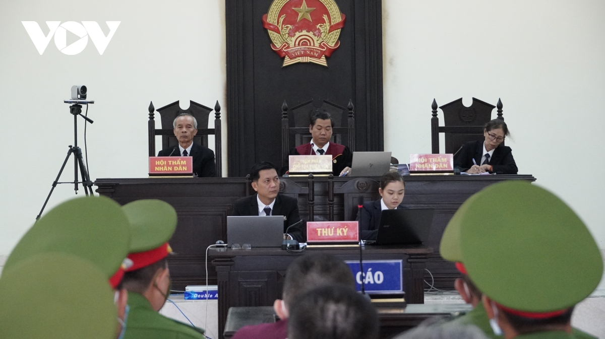 Phiên tòa xét xử bị cáo Lê Tùng Vân cùng 5 đồng phạm trong vụ án xảy ra tại Tịnh thất Bồng Lai