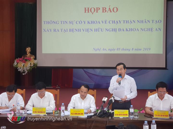 Bác sĩ Nguyễn Xuân Hồng, Phó Giám đốc Sở Y tế tỉnh Nghệ An công bố sự cố chạy thận xảy ra hôm 30/7.